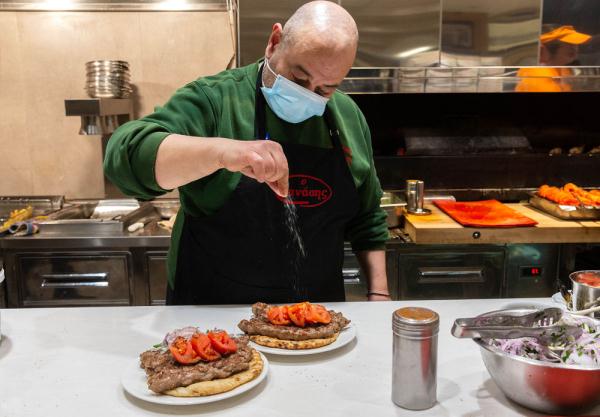 走访雅典街头巷尾 近期物价明显上涨 走访雅典街头巷尾 近期物价明显上涨