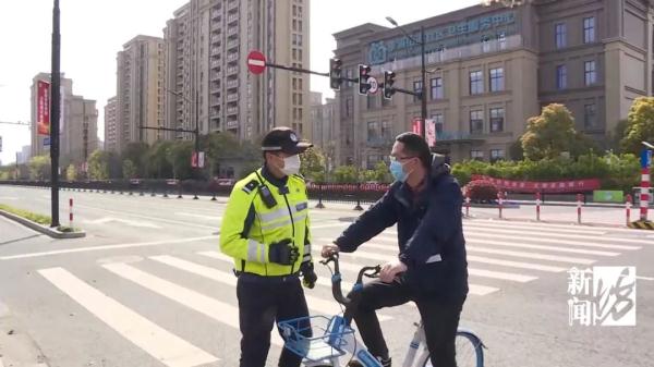 三过家门而不入！上海爸爸和女儿隔空喊话让人破防