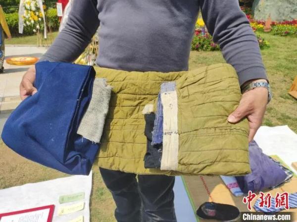 在袁隆平墓前,我们听了一个爱情故事…… 在袁隆平墓前,我们听了一个爱情故事……