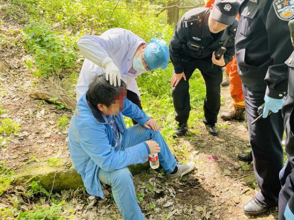 一男子刚刚从宝石山上不慎掉下，山崖离地30米！