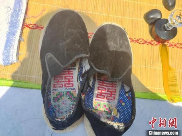 在袁隆平墓前,我们听了一个爱情故事…… 在袁隆平墓前,我们听了一个爱情故事……