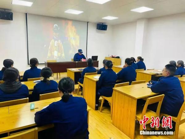 严重毁容的他,浴火重生! 严重毁容的他,浴火重生!