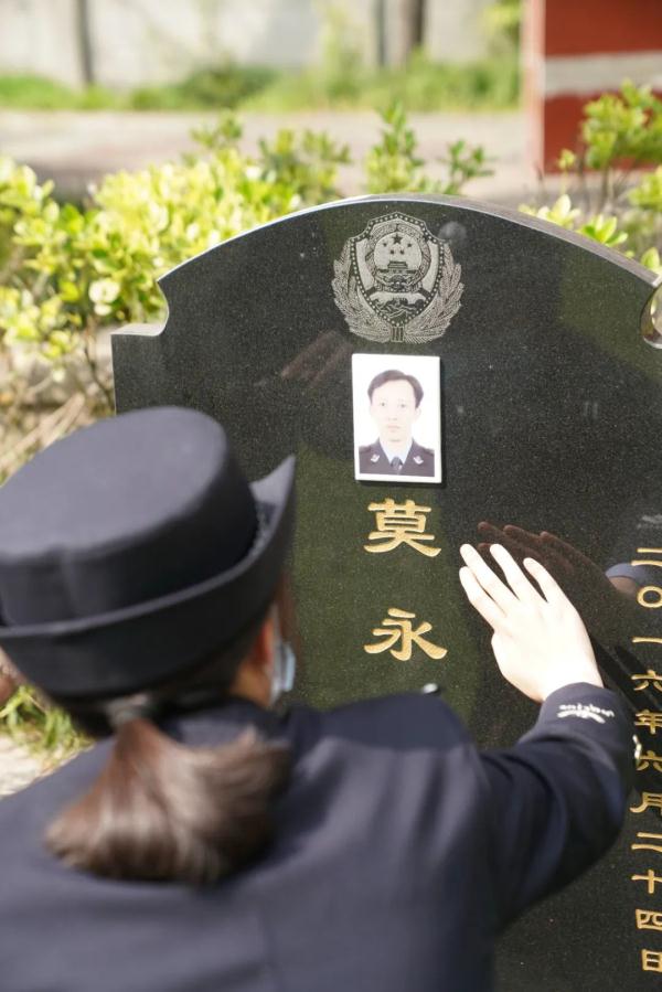 老莫在吗今天女儿又来看你了