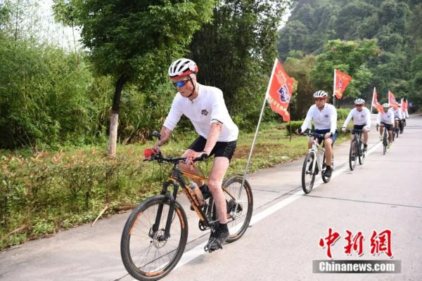 严重毁容的他,浴火重生! 严重毁容的他,浴火重生!