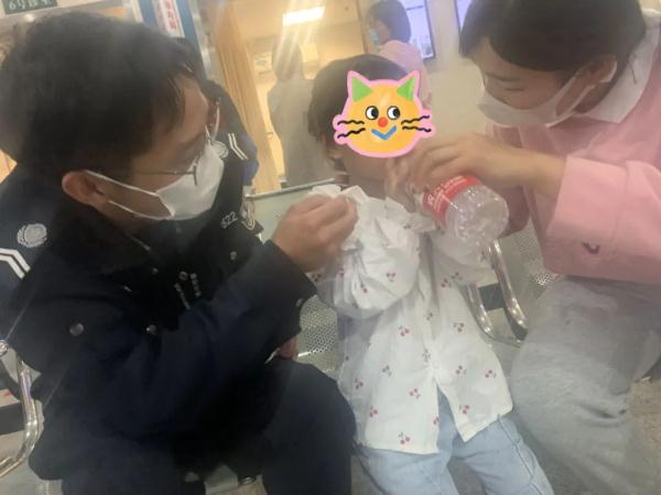 杭州一孕妇派出所门口求助：救救我女儿……