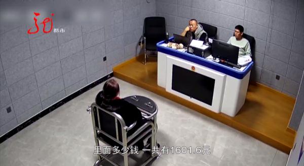 女子遛弯捡到银行卡,“意外”发现了密码!她纠结了,冲动了,后悔了...... 女子遛弯捡到银行卡,“意外”发现了密码!她纠结了,冲动了,后悔了......