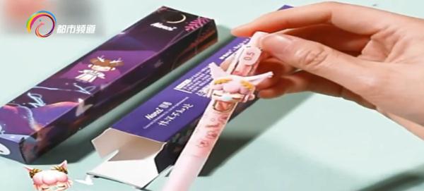 盲盒笔、疫苗笔、解压笔记本？文具“玩具化”，专家提醒...