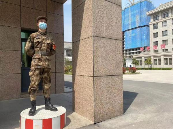大儿子牺牲两年后，小儿子又毅然去了军营…