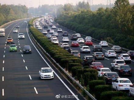 因车流量大，湖北这些高速路段行车缓慢