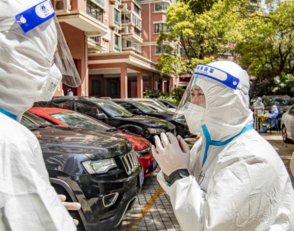 瞬间破防!上海一居委书记“哭了”录音感动全网,居民:他从第一天就睡在办公室 瞬间破防!上海一居委书记“哭了”录音感动全网,居民:他从第一天就睡在办公室