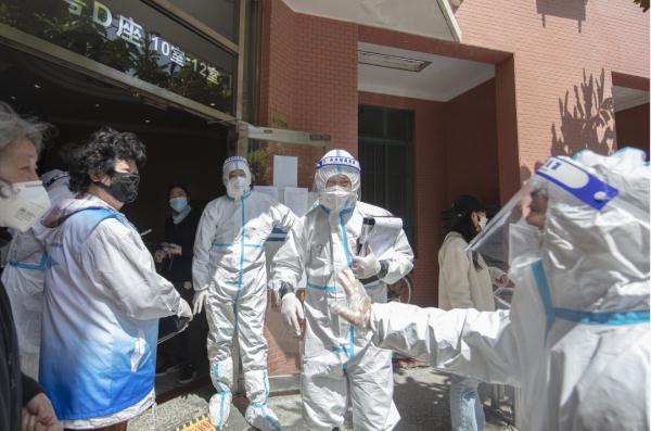 瞬间破防!上海一居委书记“哭了”录音感动全网,居民:他从第一天就睡在办公室 瞬间破防!上海一居委书记“哭了”录音感动全网,居民:他从第一天就睡在办公室