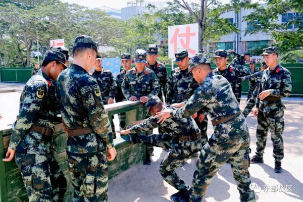新兵第一次跑400米障碍，表现怎么样？