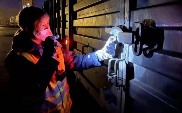 大学毕业入路后,当上班组长! 大学毕业入路后,当上班组长!