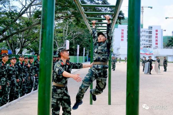 新兵第一次跑400米障碍，表现怎么样？