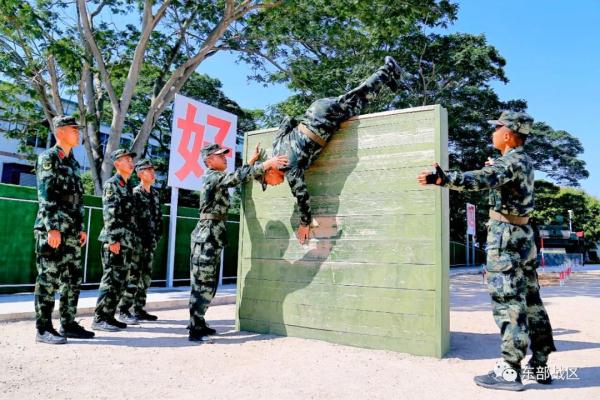 新兵第一次跑400米障碍，表现怎么样？