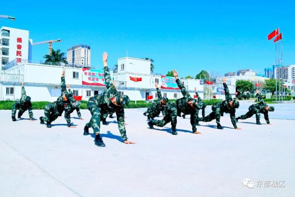 新兵第一次跑400米障碍，表现怎么样？