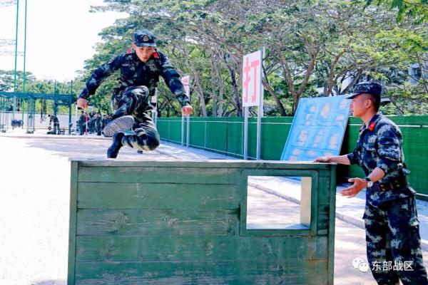 新兵第一次跑400米障碍，表现怎么样？