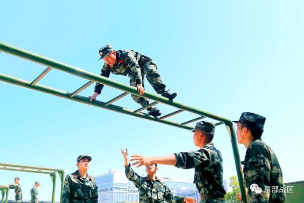 新兵第一次跑400米障碍，表现怎么样？
