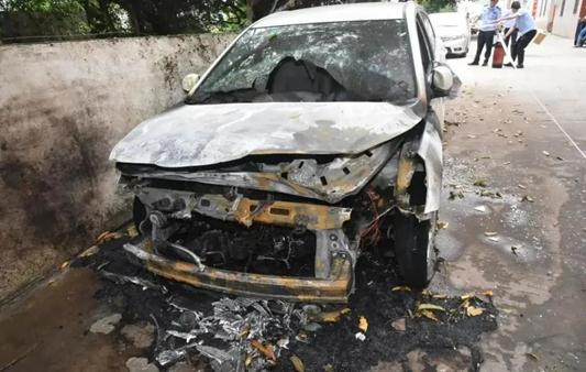 事发上海，居家熊孩子自制放大镜，把家点了！