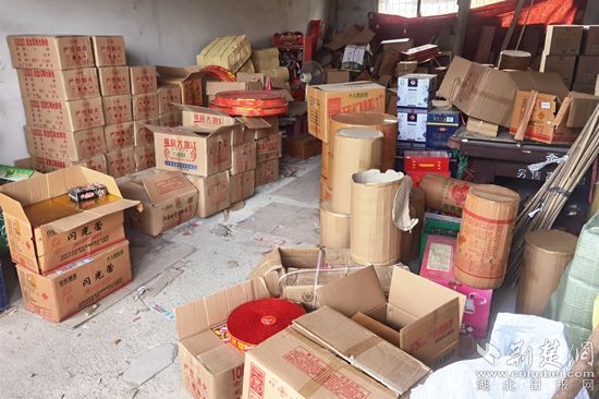 两名店主因非法储存销售烟花爆竹被行政拘留15天