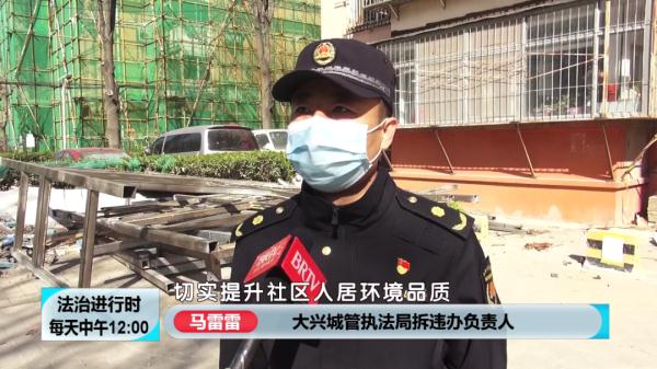 翻盖露台自住，城管限期拆除