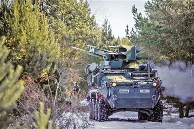 美国各军种争抢军费“蛋糕” 美国各军种争抢军费“蛋糕”