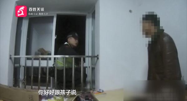 14岁男孩要跳楼，知道原因后，民警把他爸爸骂了一顿