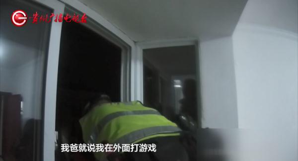 14岁男孩要跳楼，知道原因后，民警把他爸爸骂了一顿