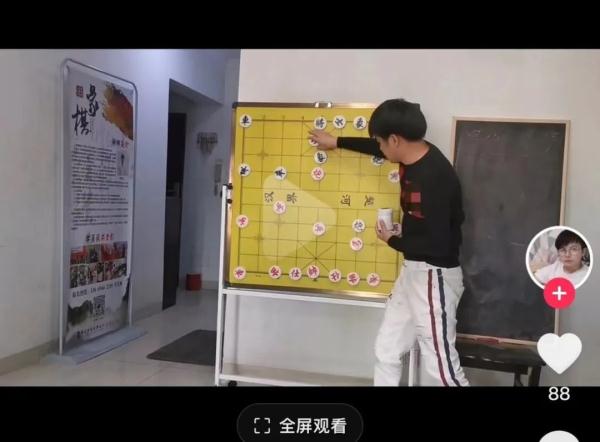 将武侠招式融入象棋, “90后”象棋教练通过直播打赏月入过万元 将武侠招式融入象棋, “90后”象棋教练通过直播打赏月入过万元