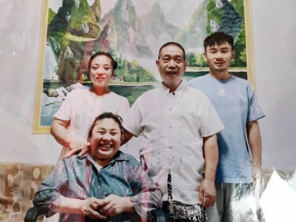 十年如一日，他用歌声唤醒了“植物人”妻子