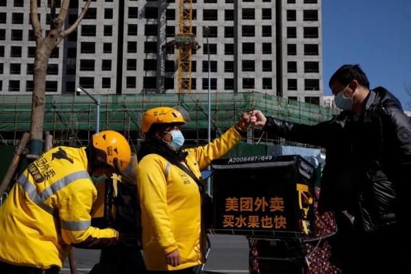 夫妻档网约工：用双腿“跑”生活  用双手创造幸福