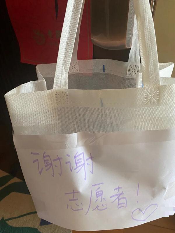 “加入400多人的团购群，仿佛进入了另一个世界”