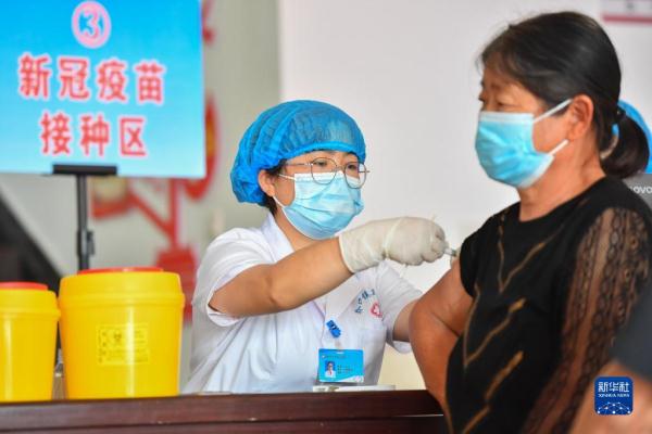 暖心服务让老年人接种新冠疫苗更便利