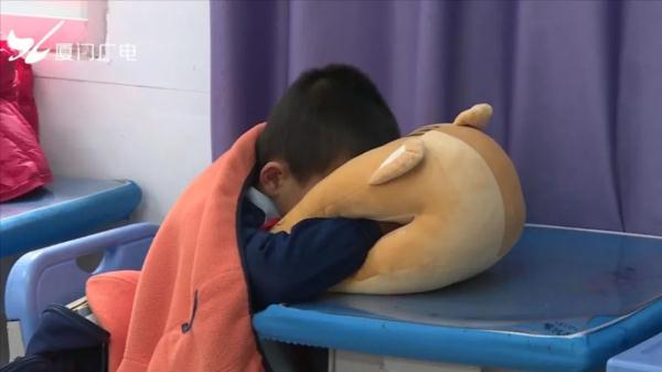 厦门一学校购置“午睡神器”，网友：@学校，求安排！