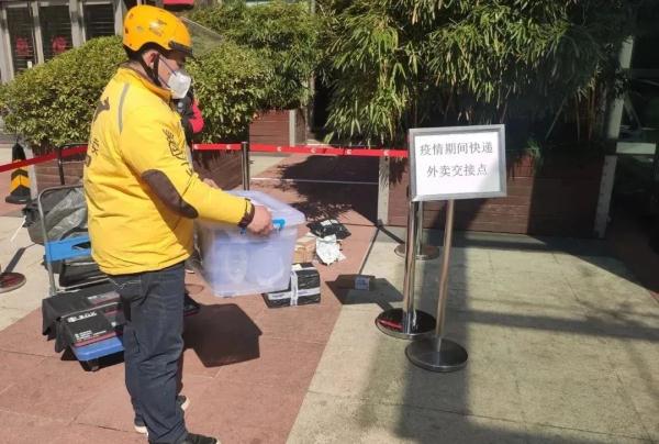 配送小哥出门工作后没地方住？顺丰同城骑士一天收入过万？各大平台回应