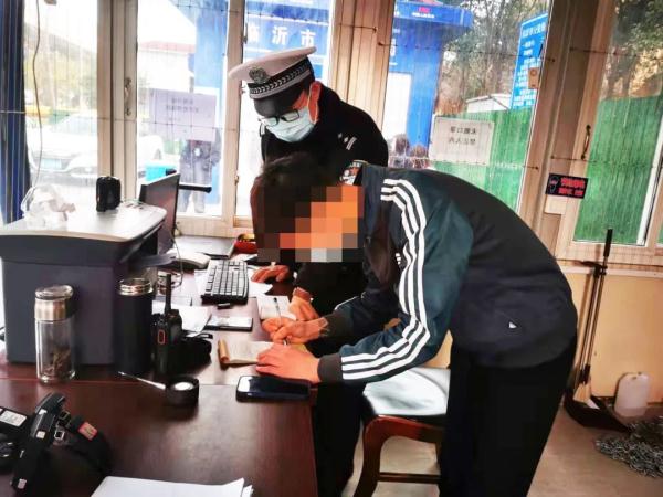 一个“敢”开，三个“敢”坐，未成年无证驾驶还载人
