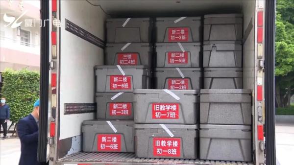 厦门一学校购置“午睡神器”，网友：@学校，求安排！