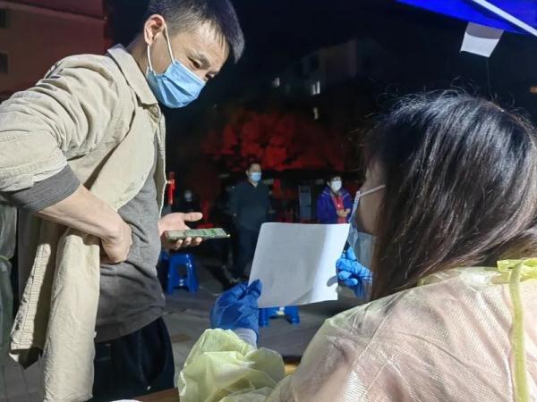 第一批“解封”的上海人都去干了啥? 第一批“解封”的上海人都去干了啥?