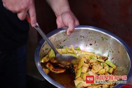 在广西，水果配上这个，“人间值得”！