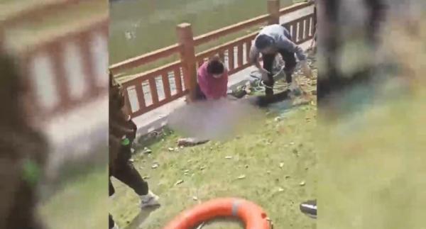 无锡一名孕妇与他人接力救起溺水者,同获见义勇为表彰 无锡一名孕妇与他人接力救起溺水者,同获见义勇为表彰