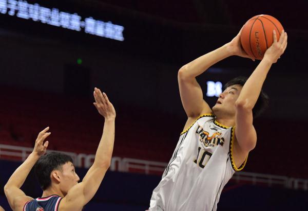 CBA半决赛首战辽宁力克广东占先机 CBA半决赛首战辽宁力克广东占先机