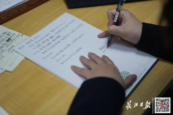 10万字手写信!她说:见字如面,我们以手写心 10万字手写信!她说:见字如面,我们以手写心