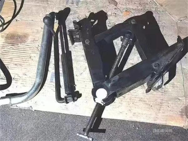 一夜过后,车轮被人卸走了!哈尔滨这伙“惯犯”终于被抓,大快人心 一夜过后,车轮被人卸走了!哈尔滨这伙“惯犯”终于被抓,大快人心