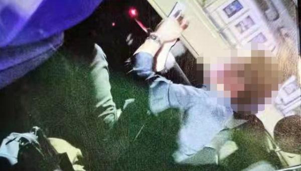 男子晚上载客赚外快，结果被拘留15天！只因驾驶证不久前被扣了！