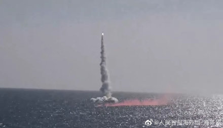 画面曝光！俄潜艇在日本海试射口径导弹 成功击中“敌舰”