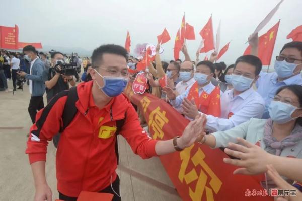 上海加油！广西援沪医疗队295名医疗队员出发