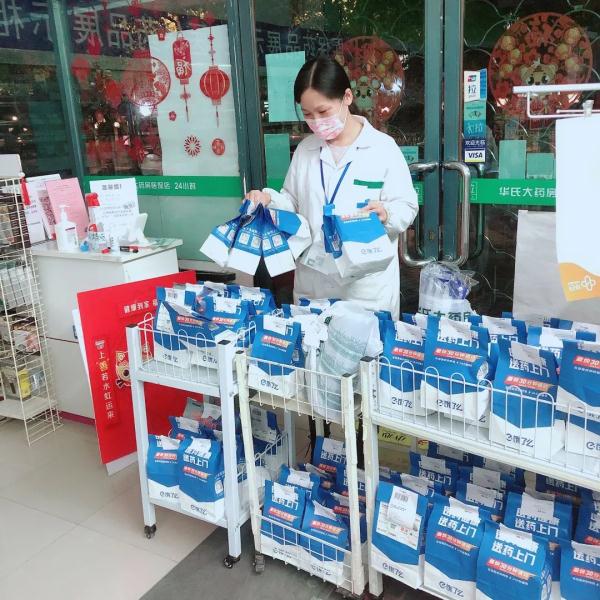 上海阿姨突发哮喘!10分钟不到送药上门…缓解买药难,他们恨不得有三头六臂 上海阿姨突发哮喘!10分钟不到送药上门…缓解买药难,他们恨不得有三头六臂