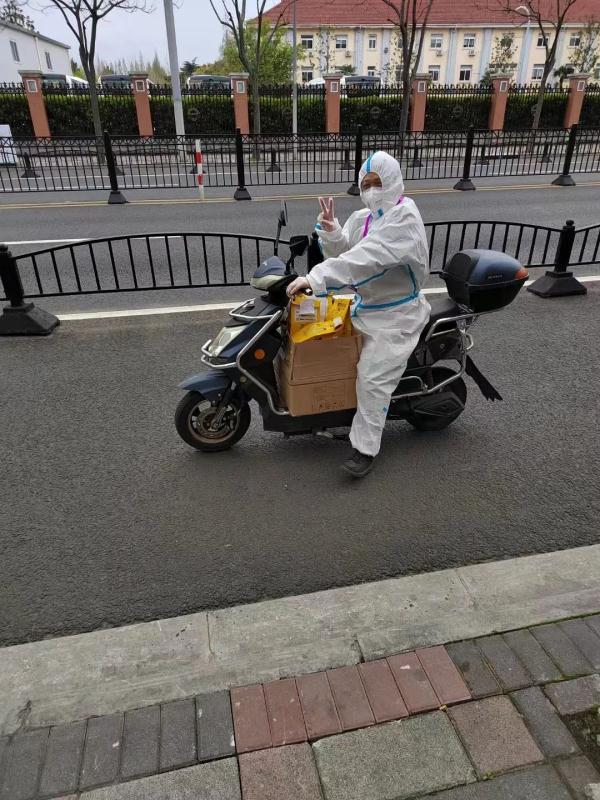 上海阿姨突发哮喘!10分钟不到送药上门…缓解买药难,他们恨不得有三头六臂 上海阿姨突发哮喘!10分钟不到送药上门…缓解买药难,他们恨不得有三头六臂