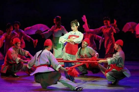 一个县级小剧团,被一群90后00后整活了! 一个县级小剧团,被一群90后00后整活了!