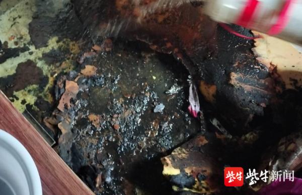 7岁“熊孩子”玩打火机，差点把家给烧了